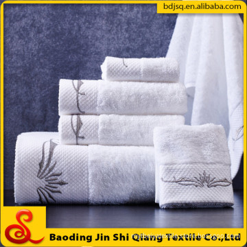 Customed Embroidery Logo White 100% Cotton Palais Royale Hotel Bath Towel Set